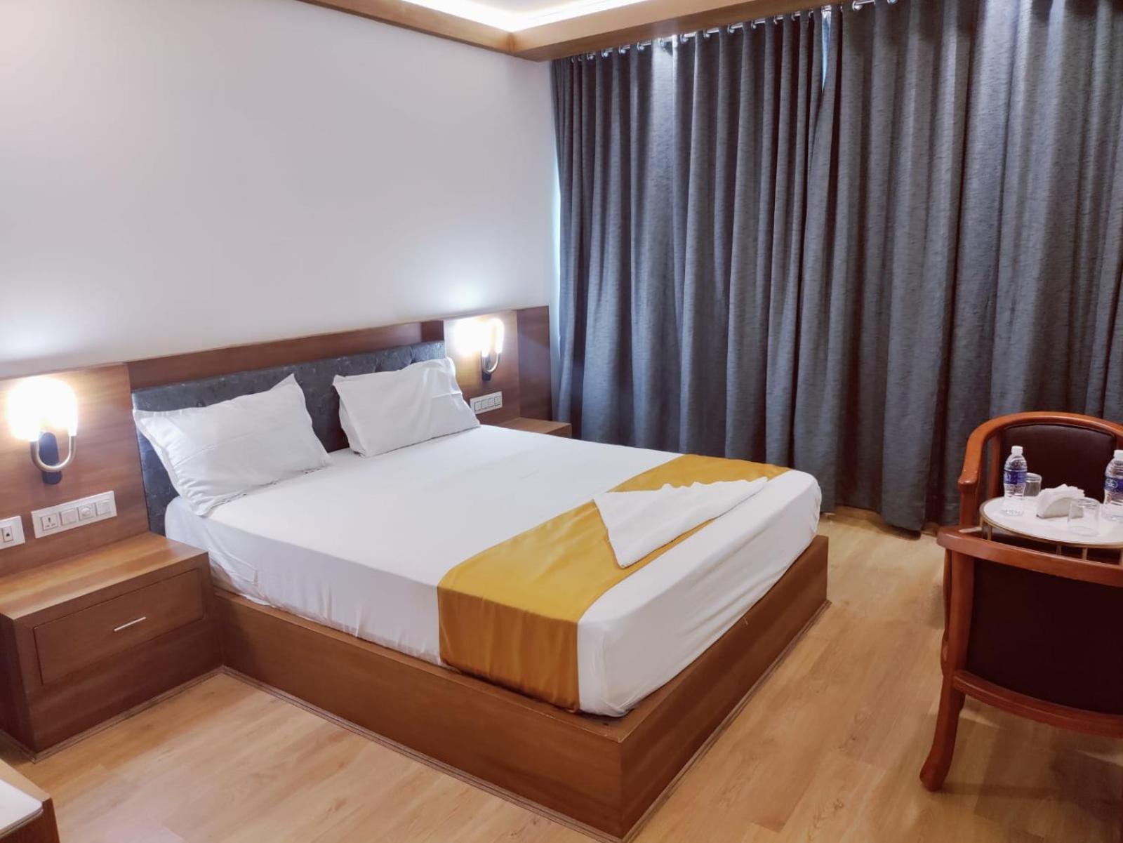 Готель Astro Marine Hospitality Pvt Ltd Kochi Екстер'єр фото